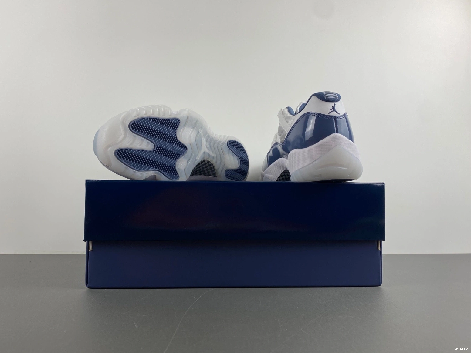 Air Jordan White  Low 11 Midnight Navy Retro FV5104-104 0108